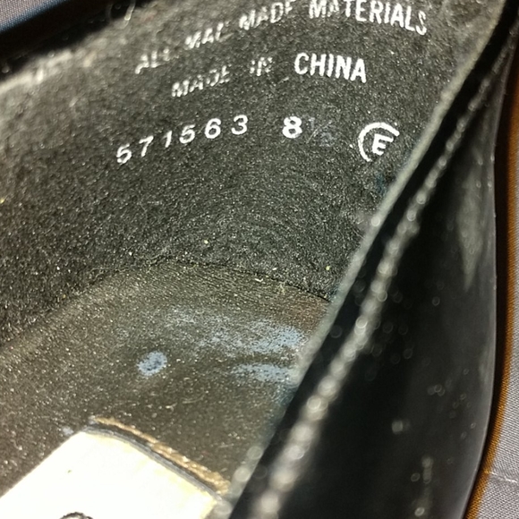 Black 🖤 Patent low Heel Shoes w/ Chiffon Roses - Picture 7 of 9